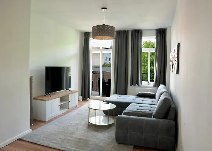 Wunderschoene Inmitten Der Altstadt * Schwerin (Mecklenburg-Vorpommern)